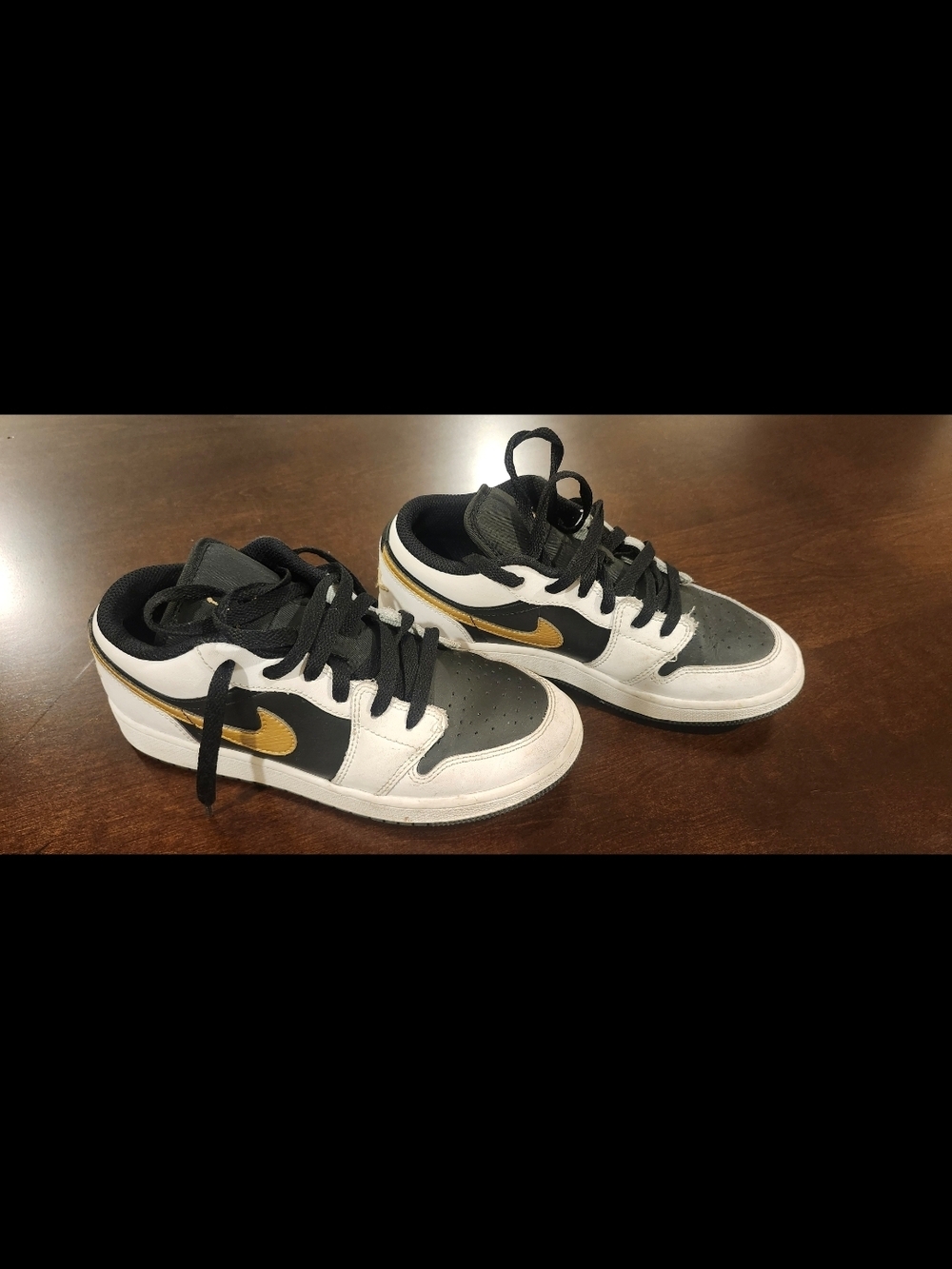 Nike Kids Low-Top Sneakers - Black White Gold